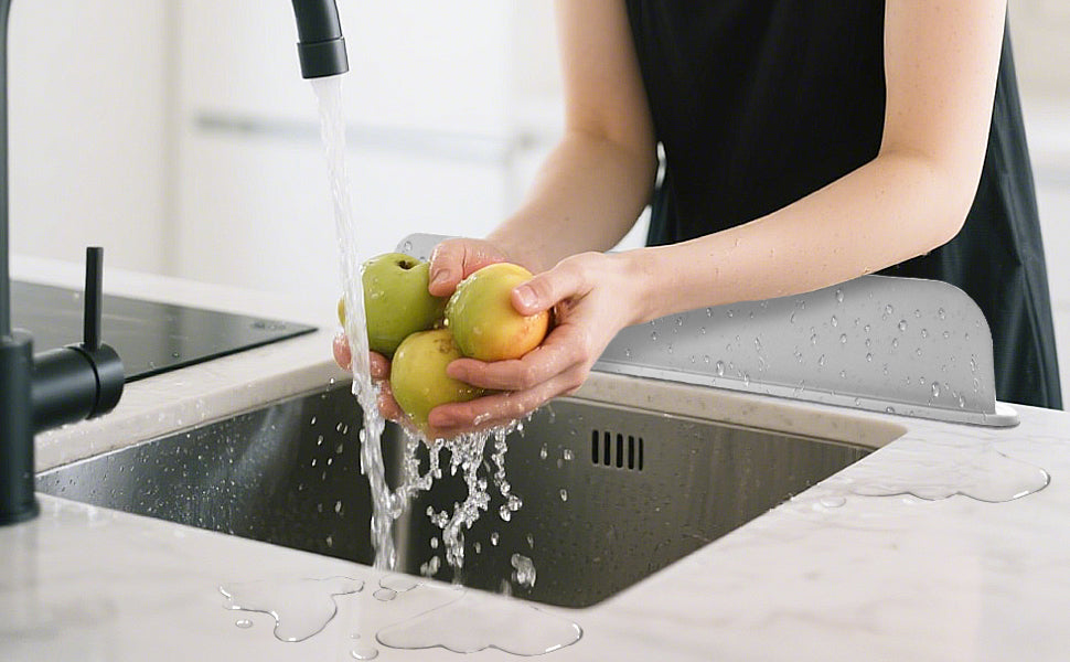 SPLASHGUARD™ + FREE MICROFIBRE CLOTH